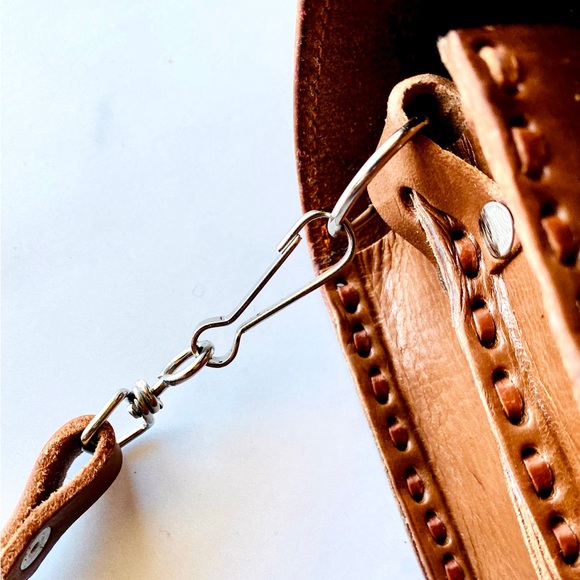 Chiapas Small Brief Style Crossbody - Picture 6 of 7